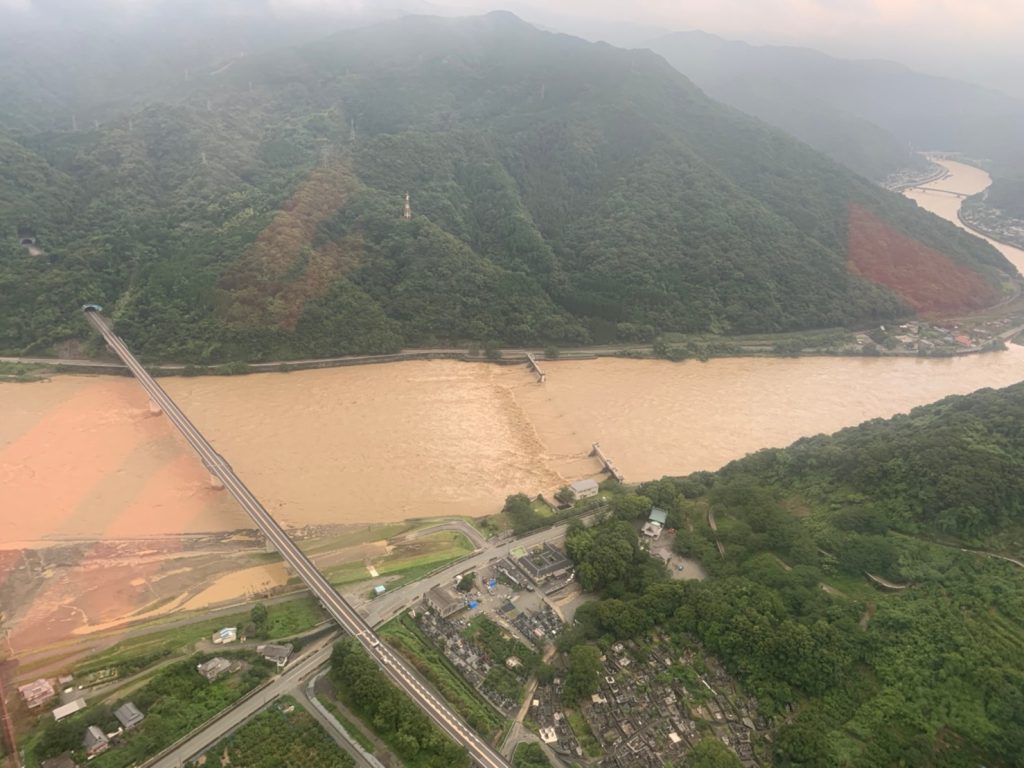 ヘリコプターで命を救う_ARROWSパイロットのリアルストーリー【#2】 7 河川の氾濫が発生している様子の写真