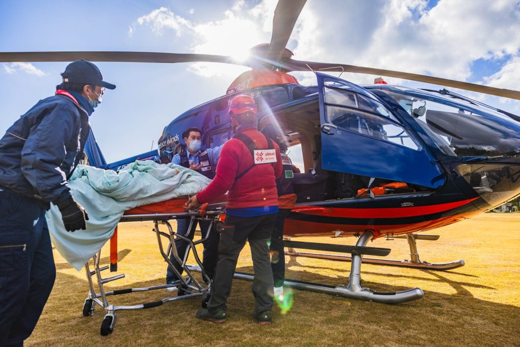ヘリコプターで命を救う_ARROWSパイロットのリアルストーリー【#1】 10 患者搬送するヘリコプター