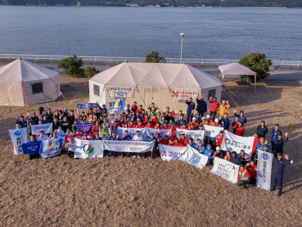 【メディア掲載】多機関連携災害時医療救助訓練の様子が取り上げられました 1 DJI 0426