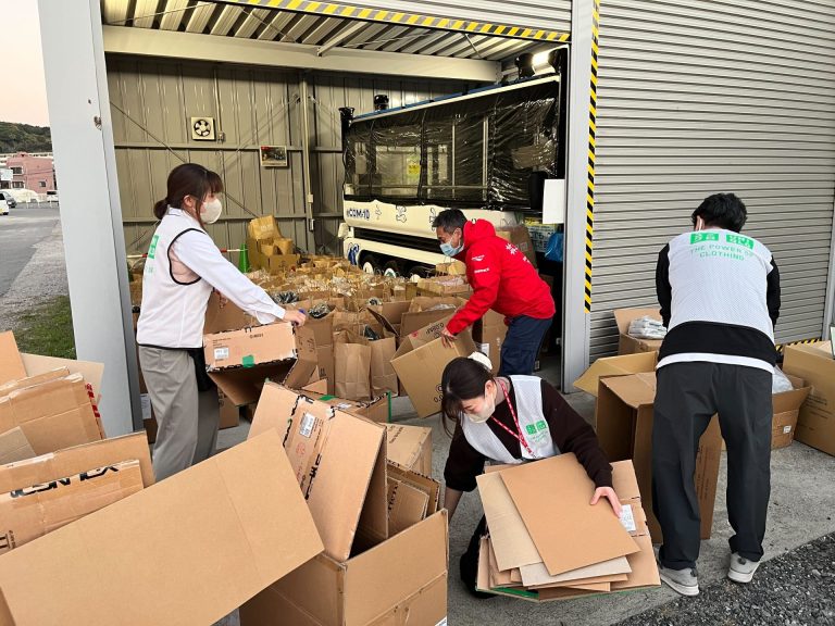 【大分市大規模火災 緊急支援】ユニクロと連携し1,000点以上の冬物衣類を配布 3 IMG 5276 768x576 1 2