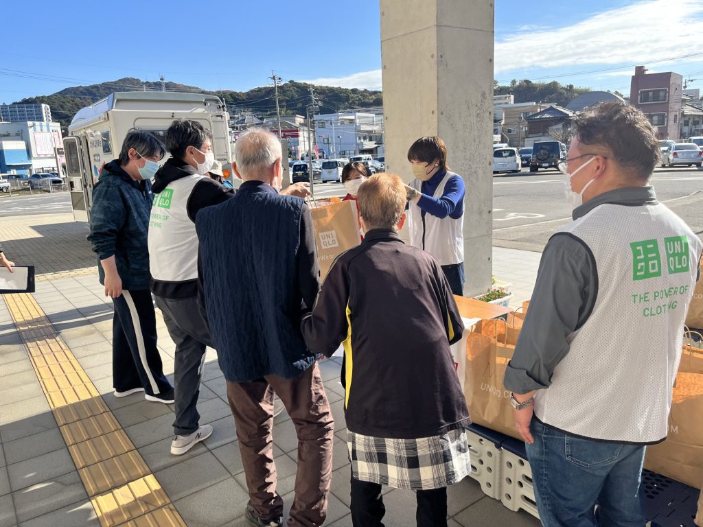 【大分市大規模火災 緊急支援】ユニクロと連携し1,000点以上の冬物衣類を配布 5 IMG 5318 1