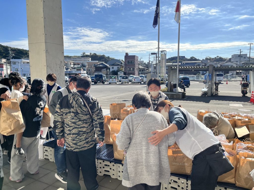 【大分市大規模火災 緊急支援】ユニクロと連携し1,000点以上の冬物衣類を配布 6 IMG 5322